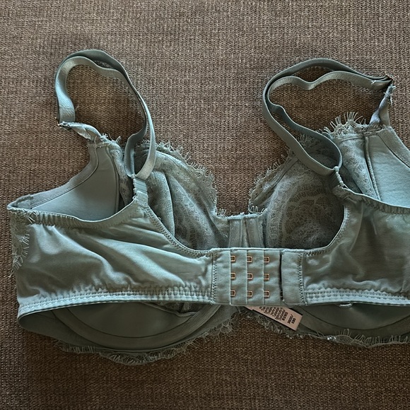 Victoria’s Secret 38DD Bra - Picture 2 of 3